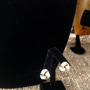 🌸White enamel knot earrings🌺💕🌸